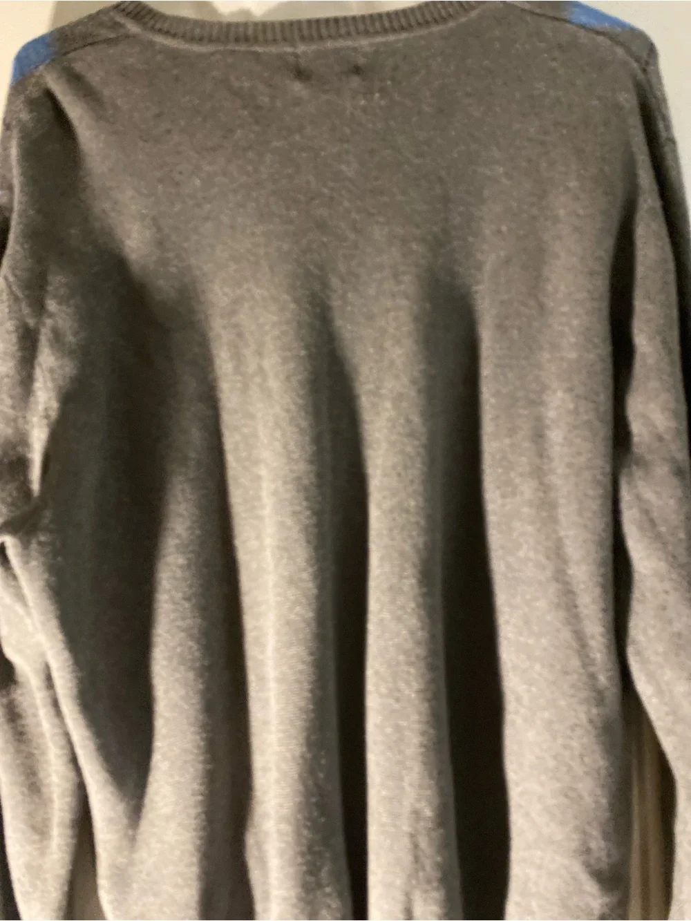 Arrow neck pullover